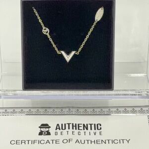 Louis Vuitton Essential V bracelet in silver w/Authentic Detective COA